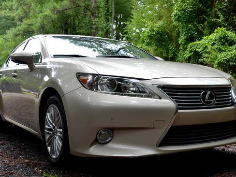 Used 2013 Lexus ES 350 w/ Luxury Pkg FWD image 4