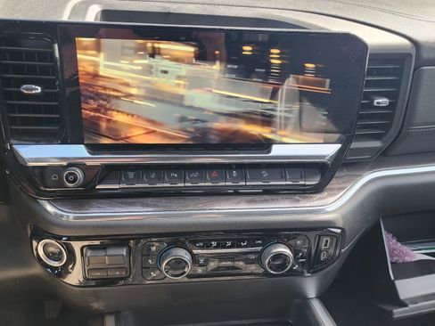 Used 2025 Chevrolet Silverado 2500 LTZ w/ LTZ Premium Package image 12