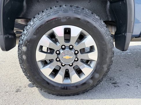 Used 2024 Chevrolet Silverado 2500 Custom w/ Custom Value Package image 15