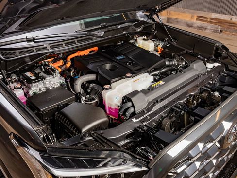 Used 2025 Toyota Tundra Platinum image 41