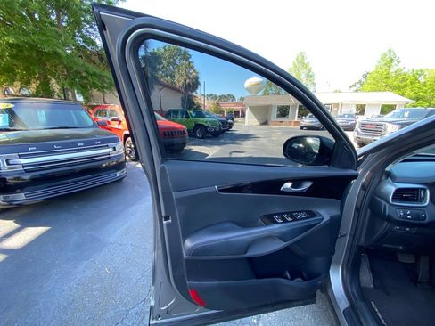 Used 2019 Kia Sorento EX image 36