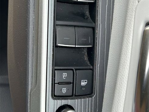 Used 2022 Toyota Sienna XSE image 28