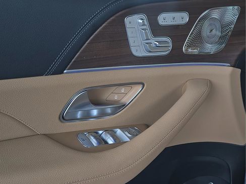 New 2026 Mercedes-Benz GLS 580 4MATIC image 17