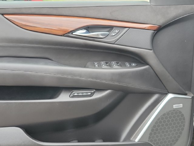 Used 2015 Cadillac Escalade Luxury AWD/4WD image 29