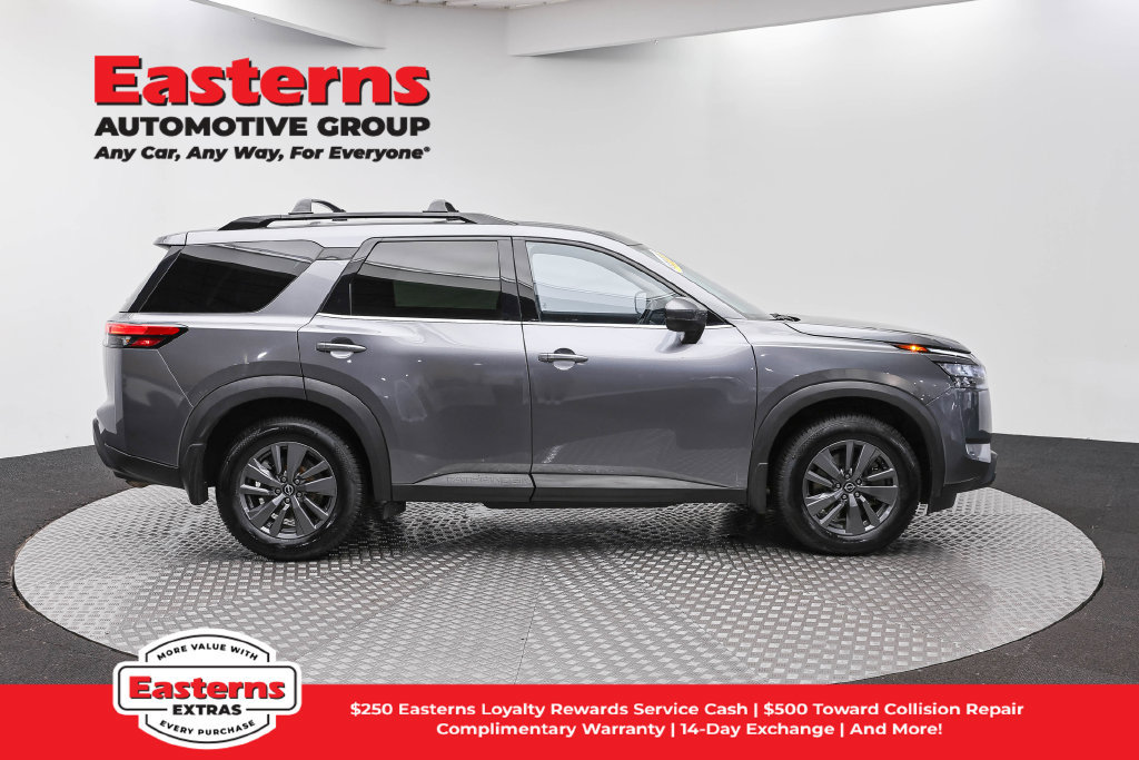 Used 2023 Nissan Pathfinder SV w/ SV Premium Package AWD/4WD image 5