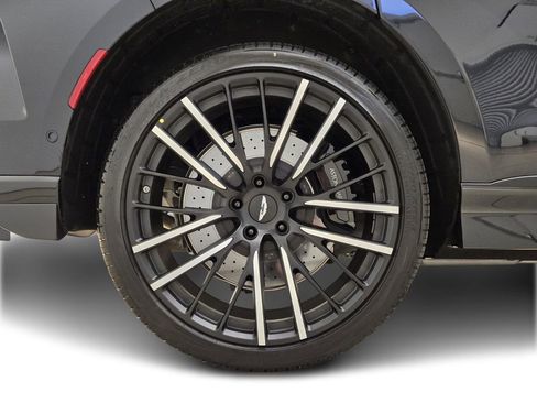 Used 2025 Aston Martin DBX 707 image 7