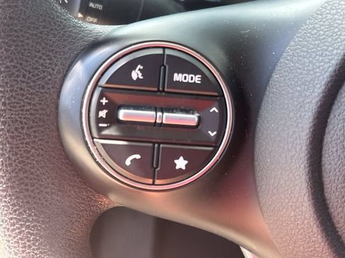 Certified 2025 Kia Soul LX w/ LX Technology Package FWD image 23