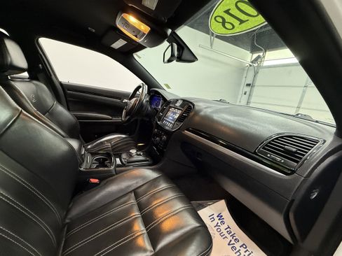 Used 2018 Chrysler 300 S image 23