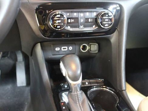 Used 2021 Buick Encore GX Select FWD image 19
