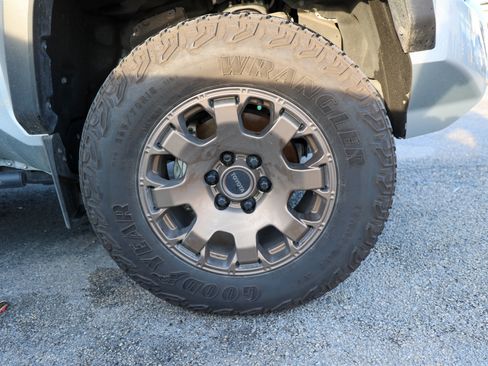 Used 2024 Toyota Tacoma 4x4 Double Cab Hybrid image 17