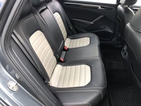 Used 2018 Volkswagen Passat 3.6 FWD image 25