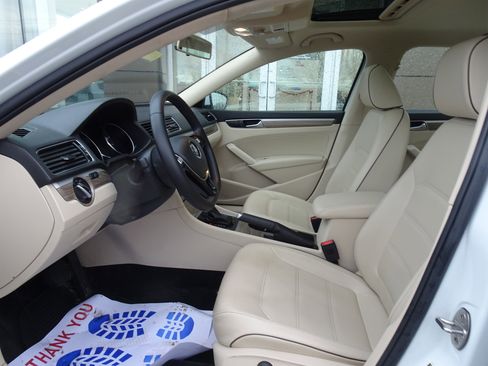 Used 2018 Volkswagen Passat 2.0T SE image 8