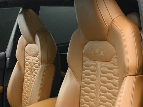 Used 2022 Audi RS Q8 w/ Luxury Package image 11