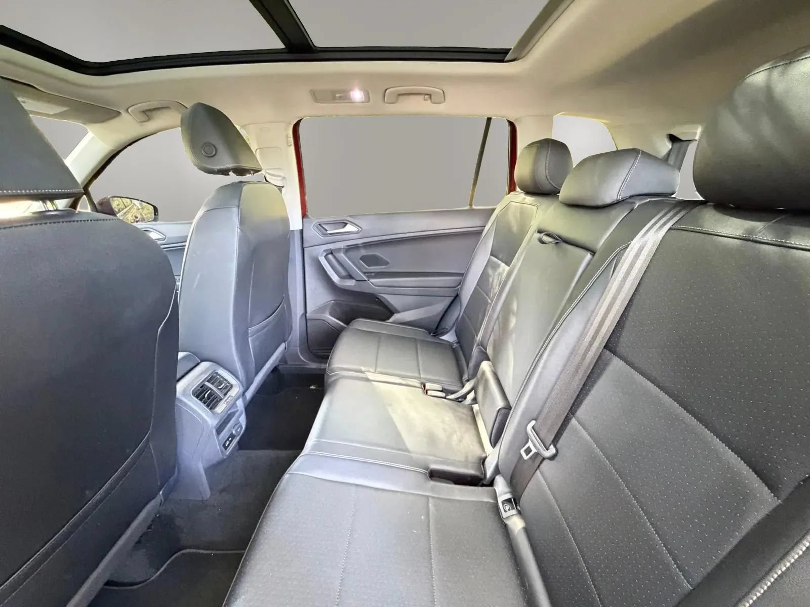 Used 2019 Volkswagen Tiguan SEL FWD image 17