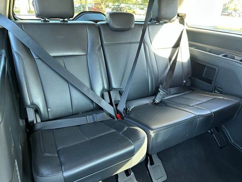 Used 2023 Ford Expedition XLT image 19