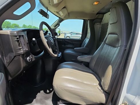 Used 2017 GMC Savana 3500 Extended RWD image 14
