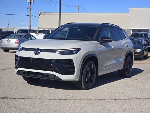 New 2026 Volkswagen Tiguan SE R-Line image 2