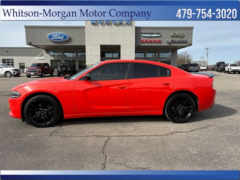 Used 2018 Dodge Charger SXT w/ Blacktop Package image 8