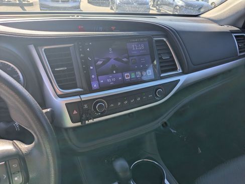 Used 2019 Toyota Highlander LE image 19