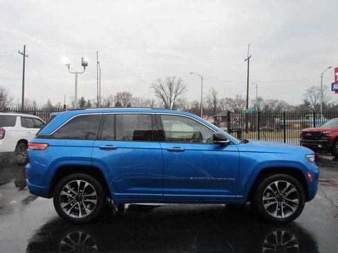 Used 2023 Jeep Grand Cherokee Overland w/ Adv Protech Group III image 4