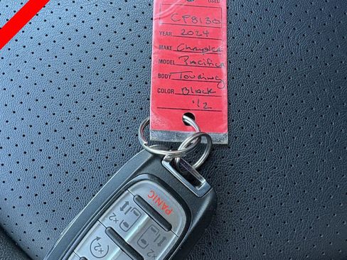 Used 2024 Chrysler Pacifica Touring-L image 29