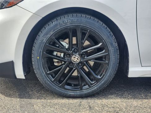 Used 2025 Toyota Camry SE image 9