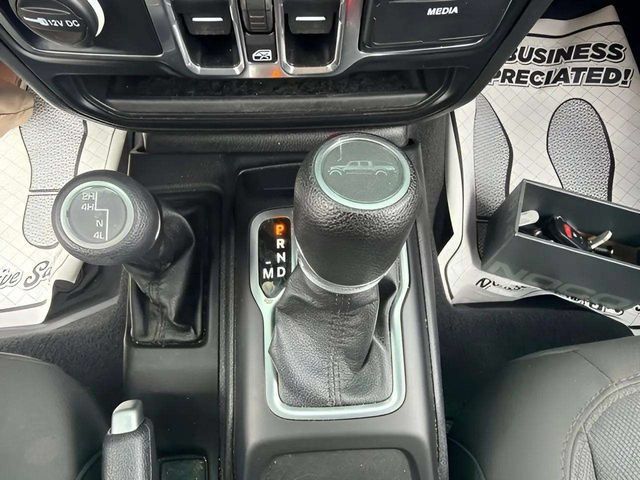 Used 2023 Jeep Gladiator Sport AWD/4WD image 17
