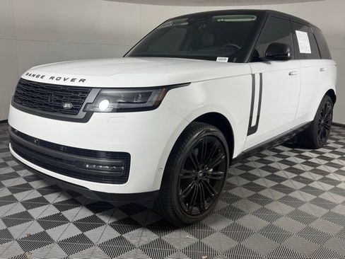 Used 2024 Land Rover Range Rover SE image 2