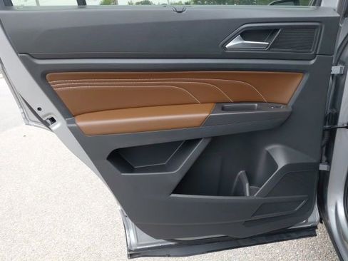 Used 2023 Volkswagen Atlas SE image 24