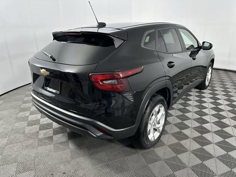 Used 2024 Chevrolet Trax LS w/ LS Convenience Package FWD image 14