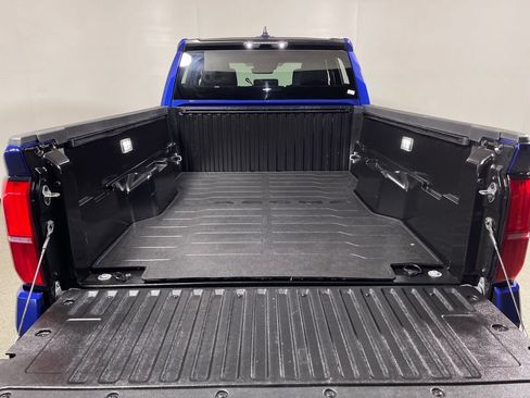 Certified 2025 Toyota Tacoma SR5 AWD/4WD image 10