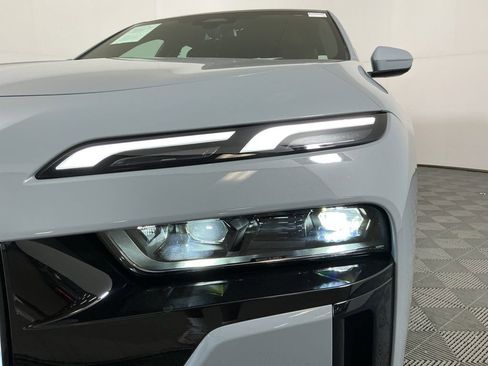 Certified 2025 BMW 740i w/ Premium Package RWD image 8