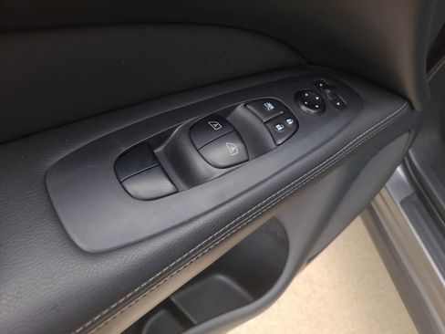 Used 2020 Nissan Pathfinder SV FWD image 19