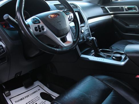 Used 2013 Ford Explorer XLT image 11