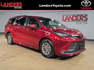 Used 2023 Toyota Sienna XLE FWD video 1