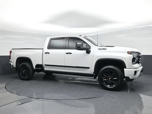Used 2024 Chevrolet Silverado 3500 High Country w/ High Country Premium Package AWD/4WD image 6