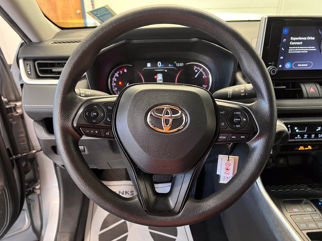 Used 2025 Toyota RAV4 LE AWD/4WD image 18