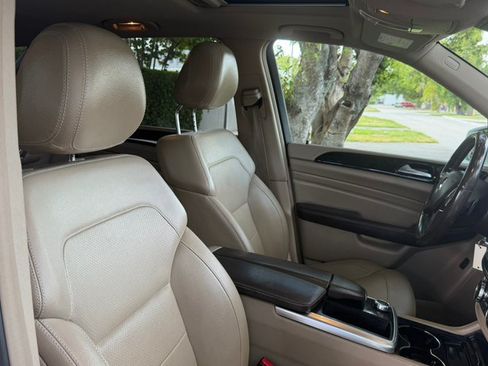 Used 2015 Mercedes-Benz ML 350 4MATIC w/ Premium 1 Package image 34