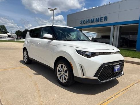 Used 2025 Kia Soul LX FWD image 3