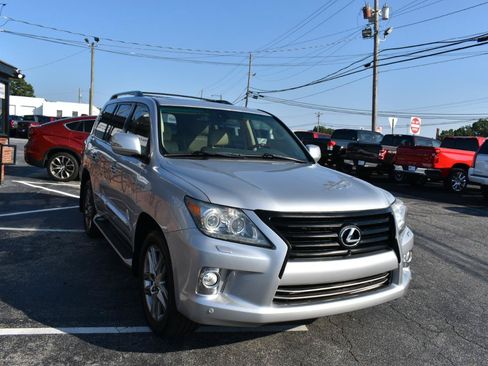 Used 2013 Lexus LX 570 4WD w/ Luxury Pkg image 2