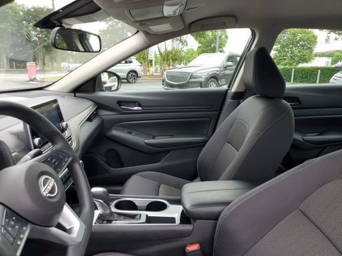 Used 2024 Nissan Altima 2.5 SV FWD image 17