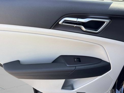 New 2026 Kia Sportage EX FWD image 19