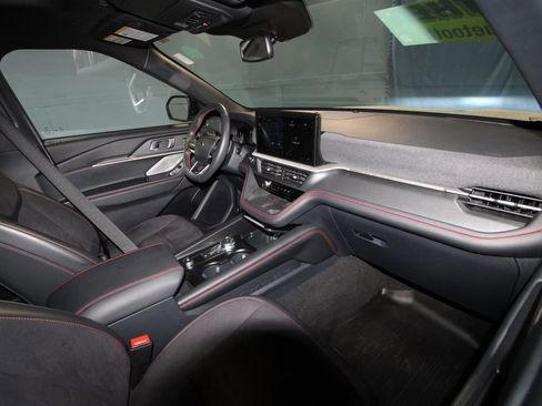 Used 2025 Ford Explorer ST AWD/4WD image 25