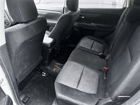 Used 2014 Mitsubishi Outlander ES FWD image 10