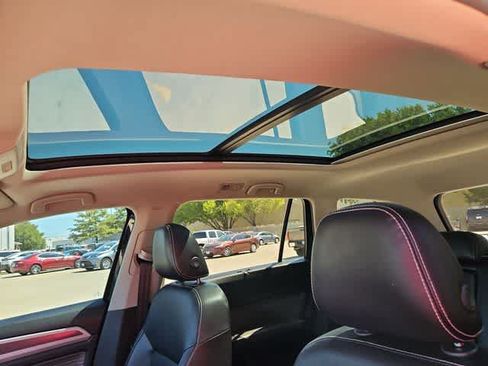 Used 2021 Volkswagen Atlas SE w/ Panoramic Sunroof Package FWD image 16