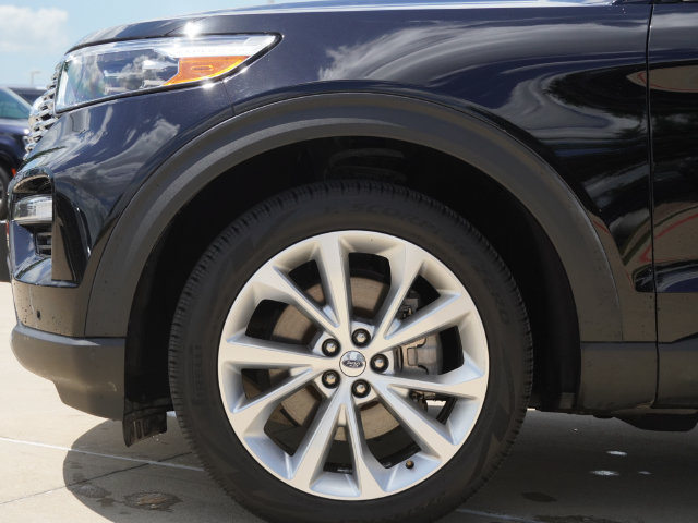 Used 2023 Ford Explorer Platinum w/ Technology Package AWD/4WD image 8