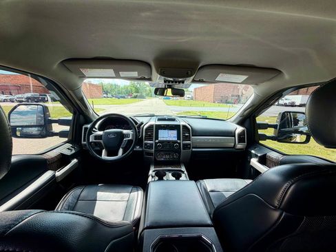 Used 2019 Ford F250 Lariat w/ Lariat Ultimate Package AWD/4WD image 40