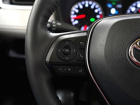 Used 2022 Toyota RAV4 XLE image 25