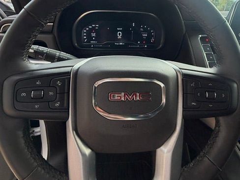 Used 2023 GMC Yukon SLT w/ SLT Luxury Package RWD image 9