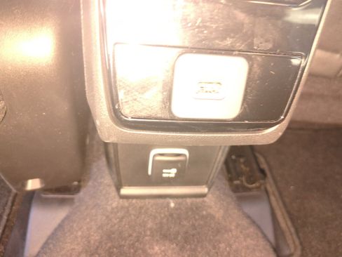 Used 2024 Jeep Compass Latitude image 29